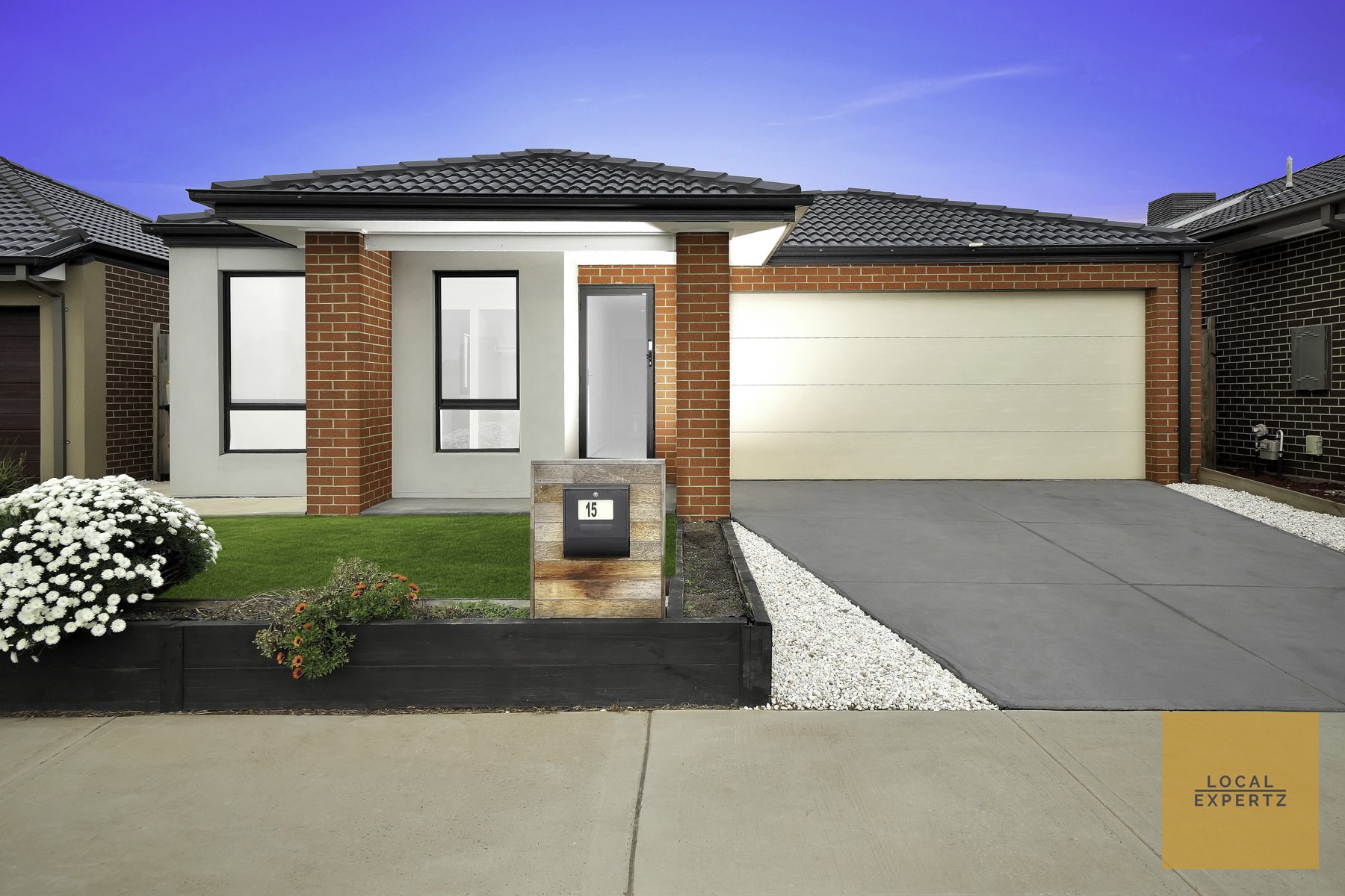 15 Meighen Circuit, Melton South, VIC — photo 1