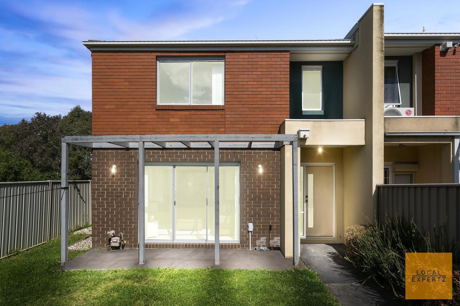 3/30 The Parkway, Caroline Springs, VIC — photo 1