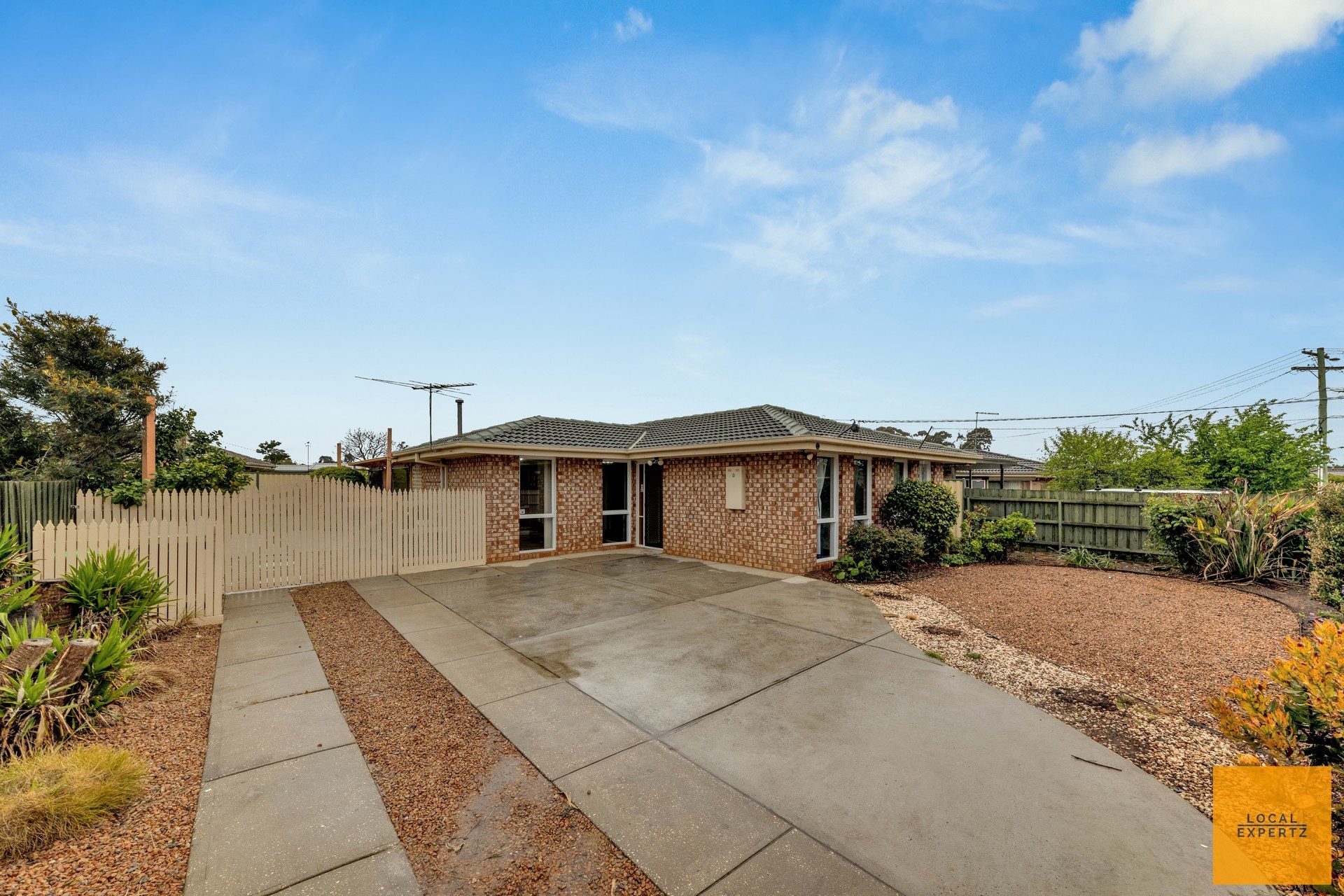11 Flinders Road, Melton South, VIC — photo 1
