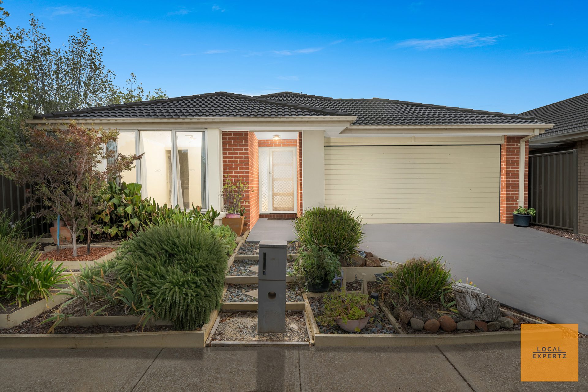 21 Amber Way, Cobblebank, VIC — photo 1