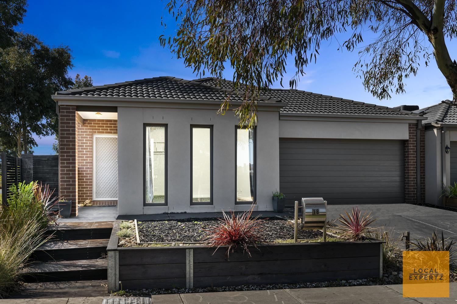 18 Sherford Way, Weir Views, VIC — photo 1