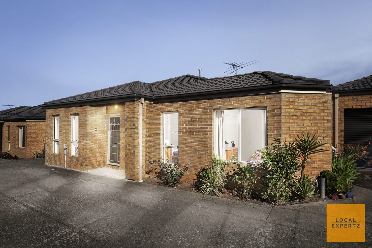 3/4 Black Knight Way, Kurunjang, VIC — photo 1