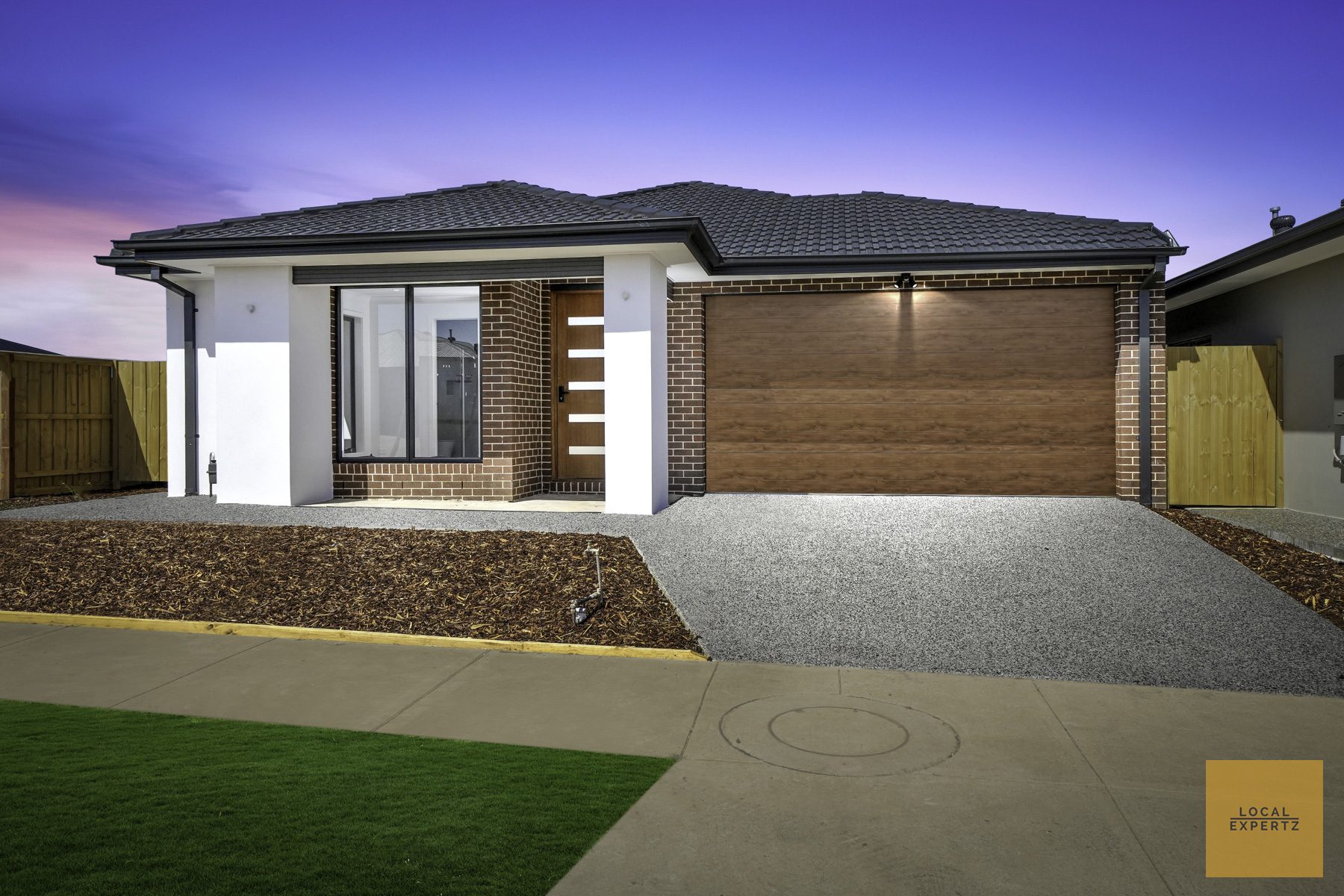 10 Erin Drive, Fraser Rise, VIC — photo 1