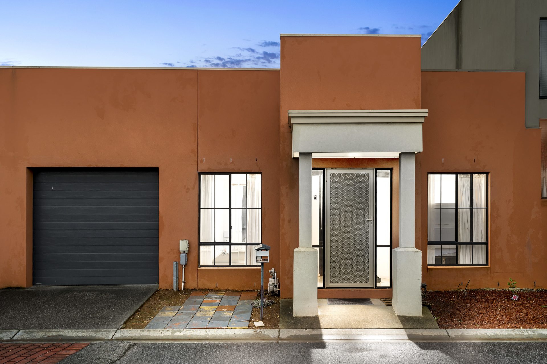 4/62 Andrew Street, Melton South, VIC — photo 1